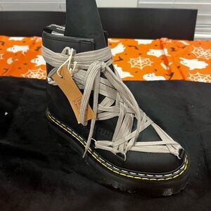Dr. Martens x Rick Owens 1460 DRKSHDW Quad Sole
Mega Lace Boot Men’s 6 /Womens 7